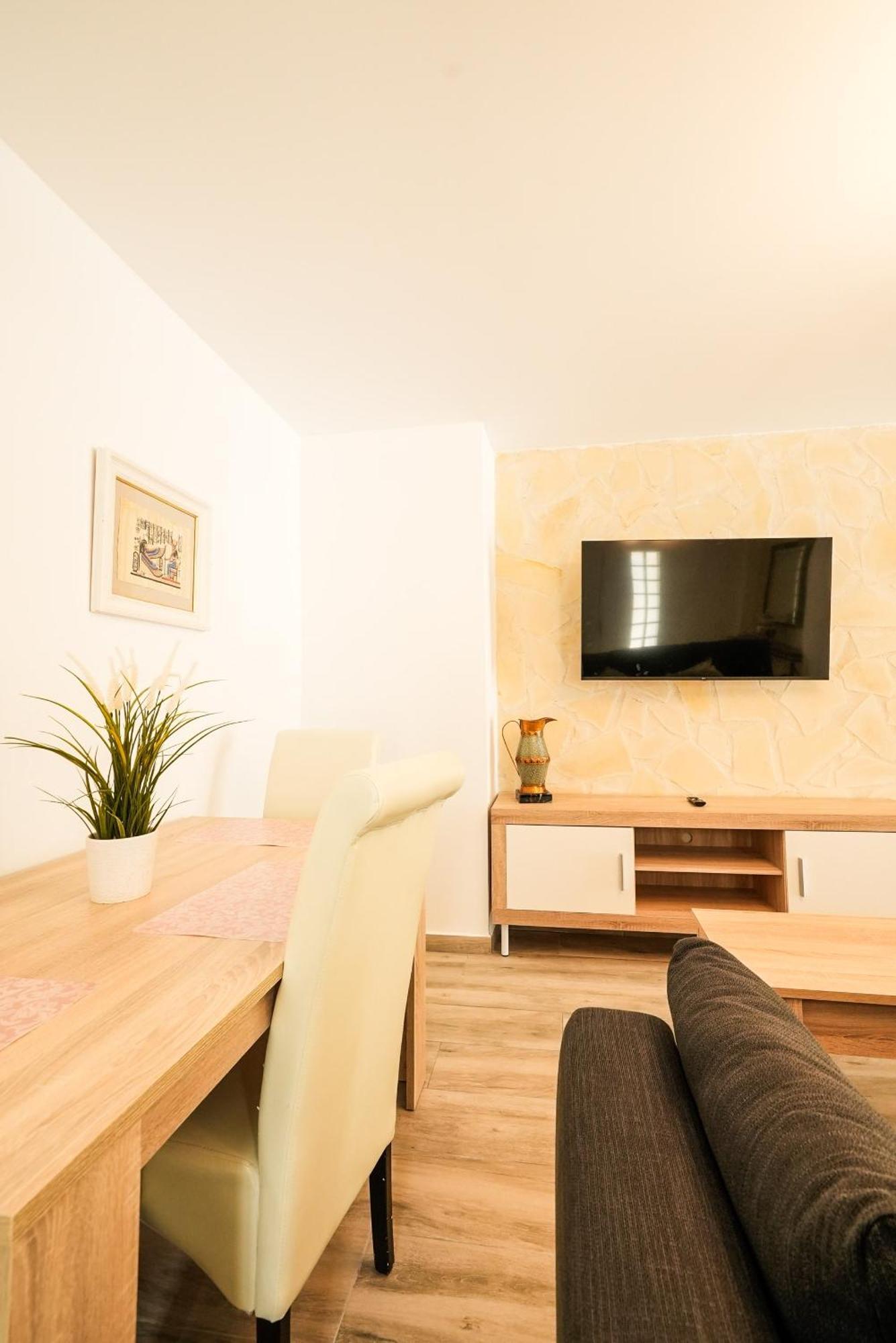 Casa Loma Con Terreno Privado Y Parking Compartido - A 800m De Playa Poniente Holiday home