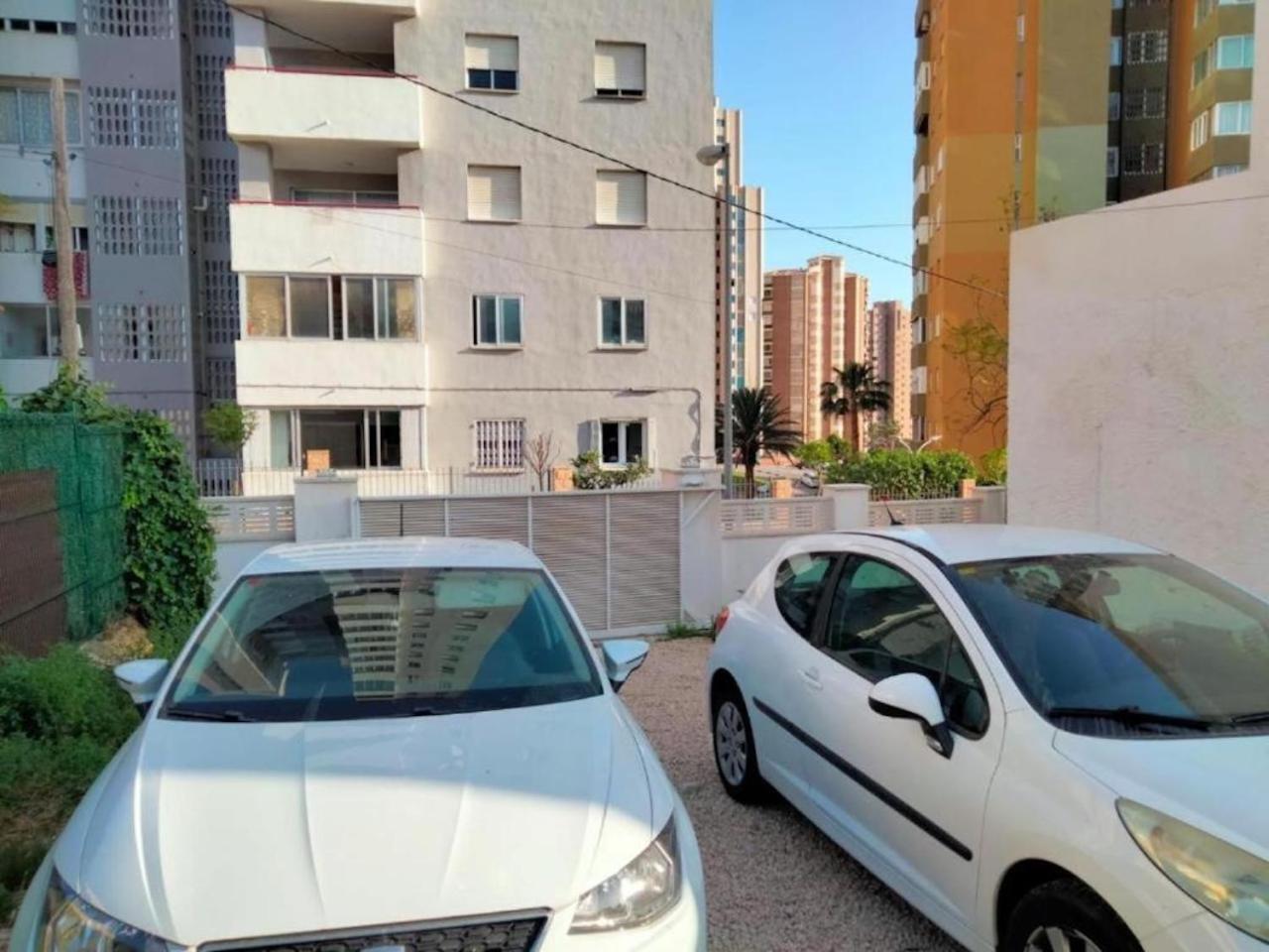 Casa Loma Con Terreno Privado Y Parking Compartido - A 800m De Playa Poniente Сasa de vacaciones *